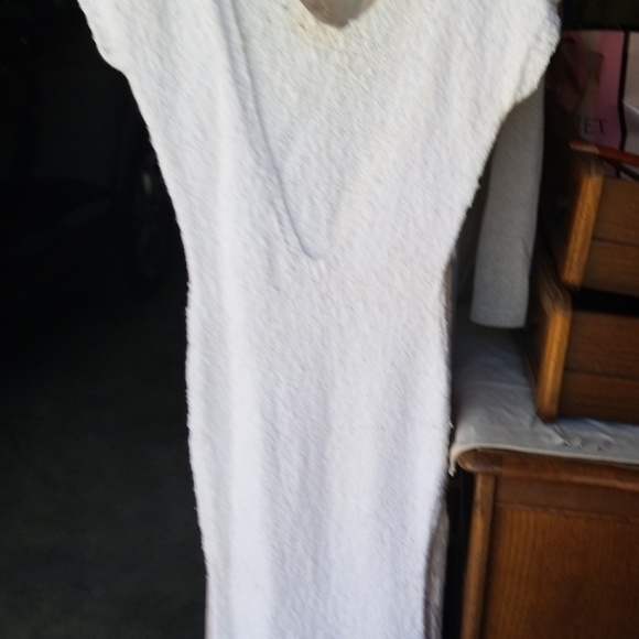 Dresses - Picture 7 of 8